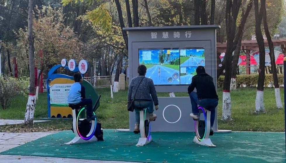 新疆石河子骑行.jpg
